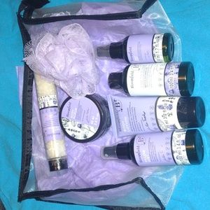 Brand New...Bloomfield bath & body set
